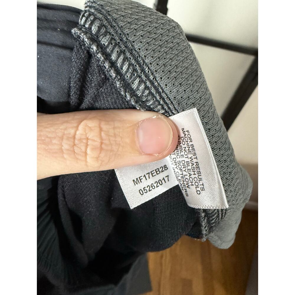 Peter Millar Performance Shorts Size Medium - image 3